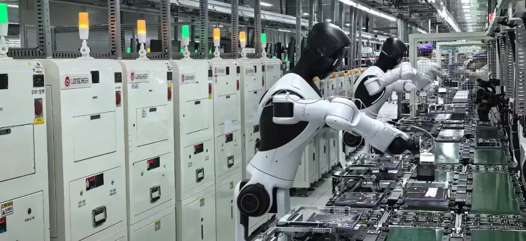 智元精灵G2完成8小时产线直播零失误 验证具身智能3C制造规模化落地